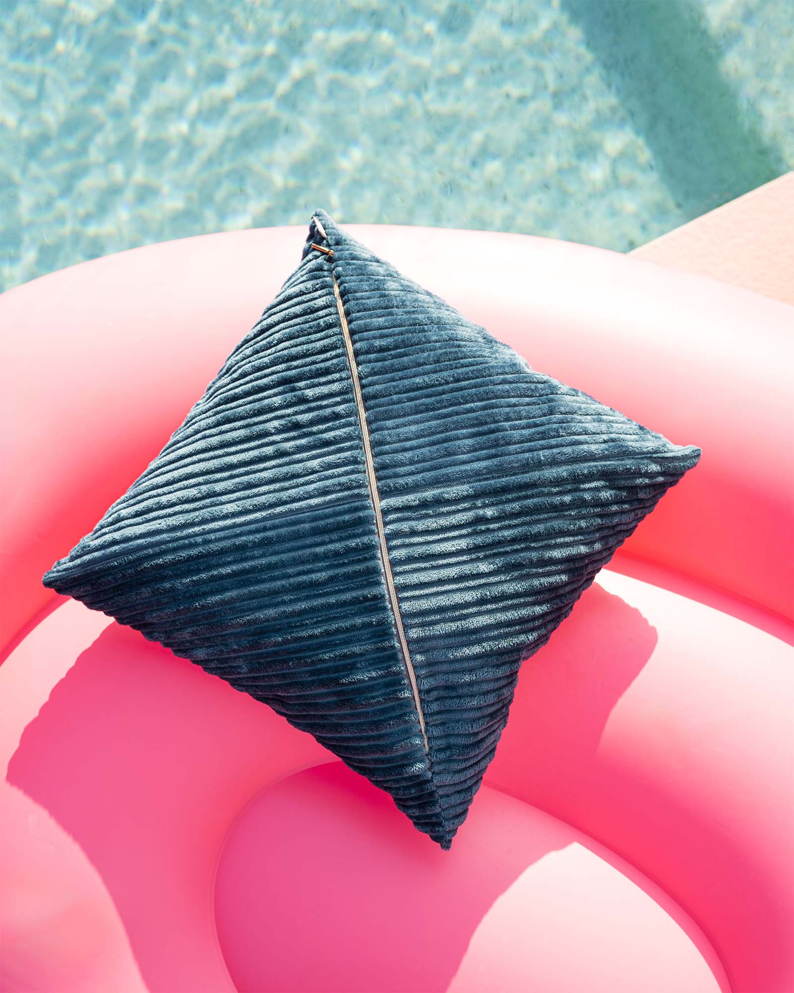 Größe: 40x 40 cm Farbe: ocean #farbe_ocean
Größe: 40x 60 cm Farbe: ocean #farbe_ocean
Größe: 50x 50 cm Farbe: ocean #ocean